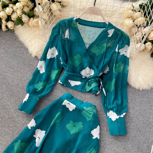 Women's V Neck Long Sleeve Chiffon Printed Dress - Picture 7 of 16